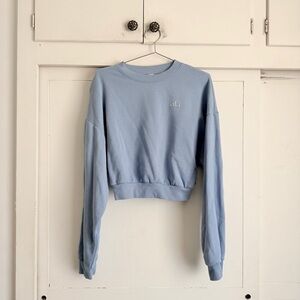 Alo Yoga Cropped Accolade Crewneck - Celestial Blue